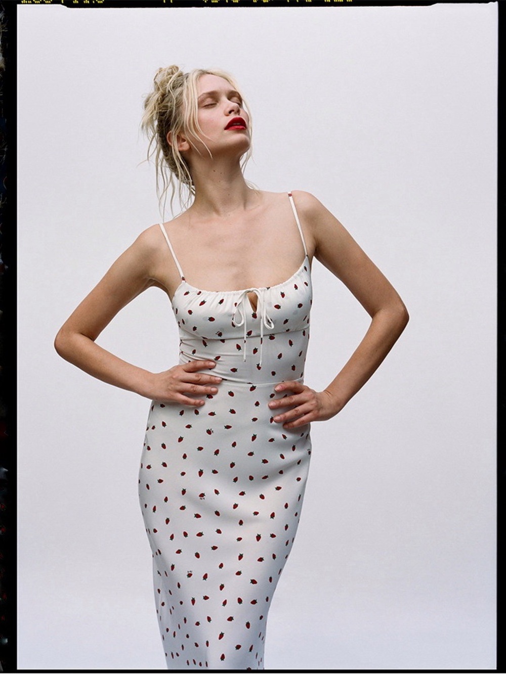 NWOT Réalisation Alba Dress in White Strawberry - XS